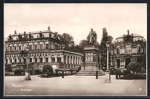 AK Dresden, Zwinger mit Denkmal