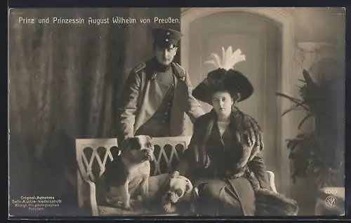 AK Prinz und Prinzessin August Wilhelm von Preussen mit Hunden