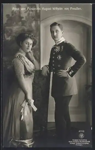 AK Prinz und Prinzessin August Wilhelm in Uniform und elegantem Kleid