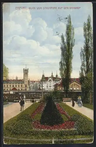 AK Erfurt, Blick vom Stadtpark auf den Bahnhof, Eisenbahn