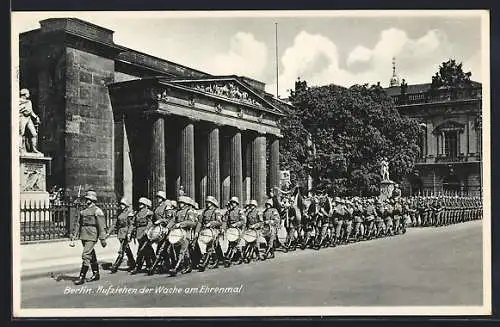 AK Berlin, Ehrenmal, Aufziehen der Wache