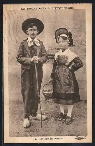 AK Moulins, Enfants Bourbonnais, Kinder in Volkstracht der Auvergne