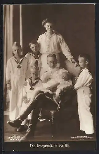 Foto-AK Kronprinz Wilhelm von Preussen und Cecilie mit ihren Kindern