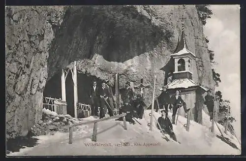 AK Wildkirchli, Bergsteiger im Schnee vor der Kirche