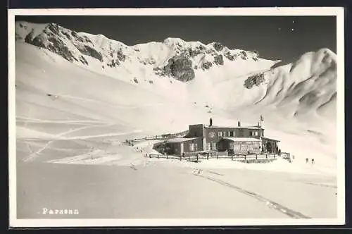 AK Parsenn, Berghütte im Schnee