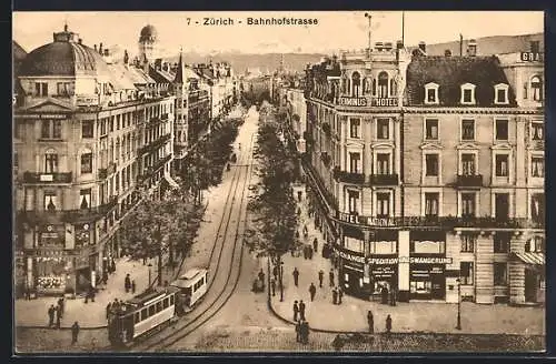 AK Zürich, Die Bahnhofstrasse mit Hotel National, Geschäften und Strassenbahn