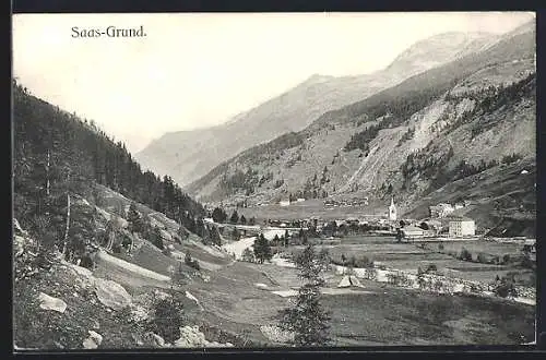 AK Saas-Grund, Ortsansicht mit Bergpanorama