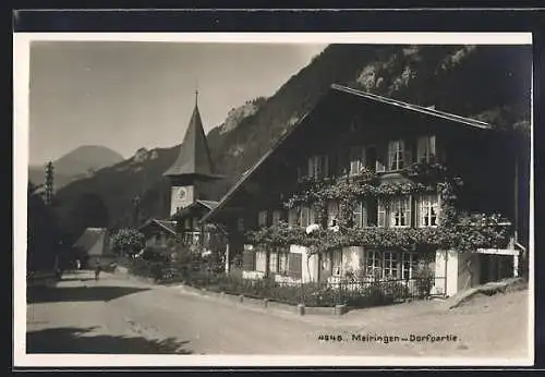 AK Meiringen, Dorfpartie mit Haus und Kirchturm