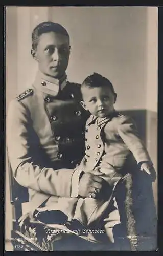 AK Kronprinz Wilhelm von Preussen in Uniform mit seinem Sohn