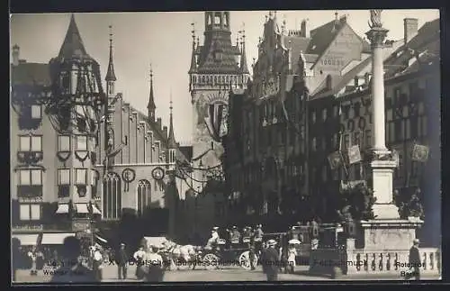 Foto-AK München, Festschmuck zum Deutsches Bundesschiessen, Marienplatz, Pferdebahn