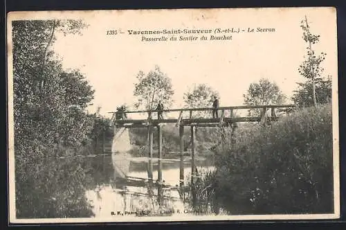 AK Varennes-Saint-Sauveur, Passerelle du Sentier du Bouchat au bord du Sevron