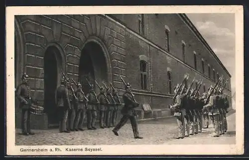 AK Germersheim a. Rh., Soldaten vor der Kaserne Seyssel