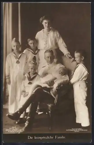 Foto-AK Kronprinz Wilhelm von Preussen und Cecilie mit ihren Kindern