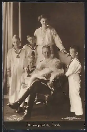 Foto-AK Kronprinz Wilhelm von Preussen und Cecilie mit ihren Kindern