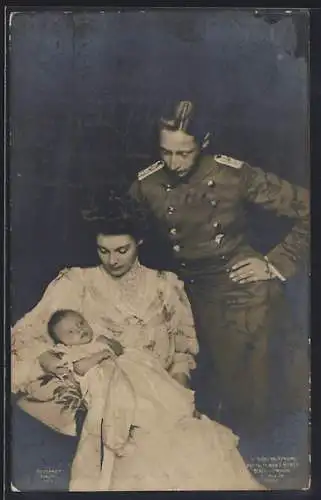 AK Kronprinz Wilhelm von Preussen in Uniform im Kreise seiner Familie