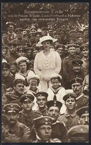 AK Kronprinzessin Cecilie, Gruppenbild mit den Prinzen Wilhelm, Louis Ferdinand und Hubertus mit Verwundeten