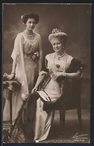 Foto-AK Prinzessin Viktoria Luise von Preussen und Kaiserin Auguste Victoria von Preussen im Sessel