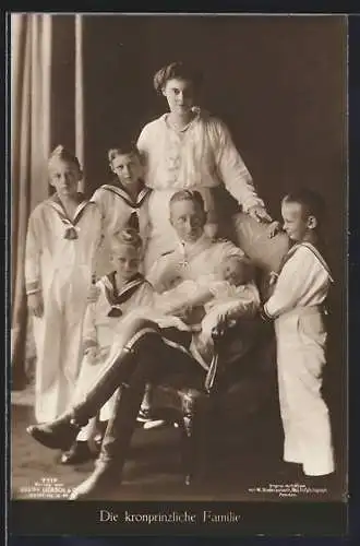 Foto-AK Kronprinz Wilhelm von Preussen und Cecilie mit ihren Kindern