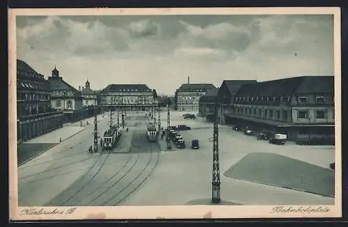 AK Karlsruhe i. B., Strassenbahnen auf dem Bahnhofplatz