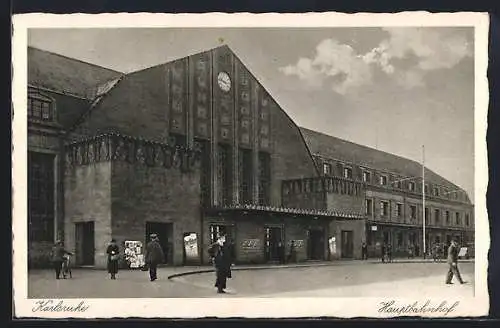 AK Karlsruhe, Hauptbahnhof mit Passanten