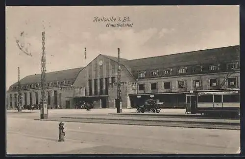 AK Karlsruhe i. Bd., Hauptbahnhof mit Auto und Strassenbahn