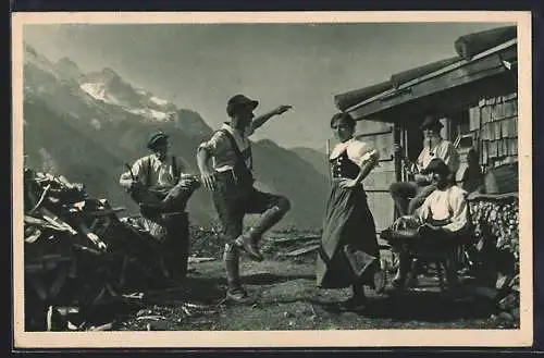 AK Sonntagmorgen auf der Alm, Mann und Frau beim Tanzen