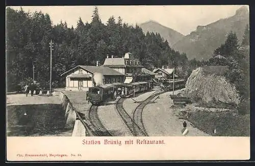 AK Brünig, Züge im Bahnhof mit Restaurant