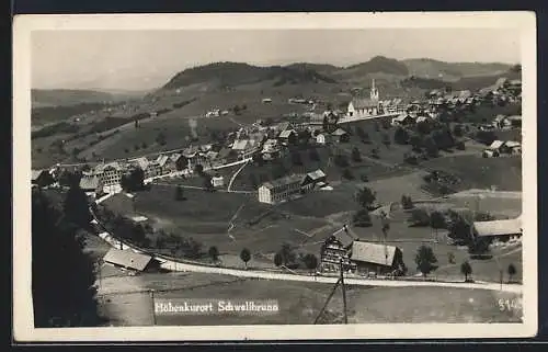 AK Schwellbrunn, Totalansicht mit Strasse und Umgebung aus der Vogelschau