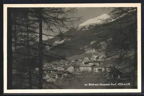 AK Alvaneu-Dorf, Totalansicht mit Berggipfel