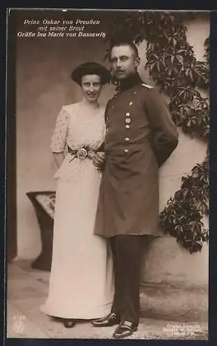 AK Prinz Oskar von Preussen mit seiner Braut Gräfin Ina Marie von Bassewitz