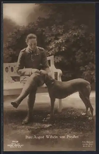 AK Prinz August Wilhelm von Preussen mit Hund im Park