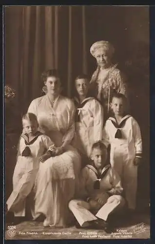 AK Unsere Kronprinzessin Cecilie mit ihren 4 Söhnen und der Kaiserin Auguste Viktoria