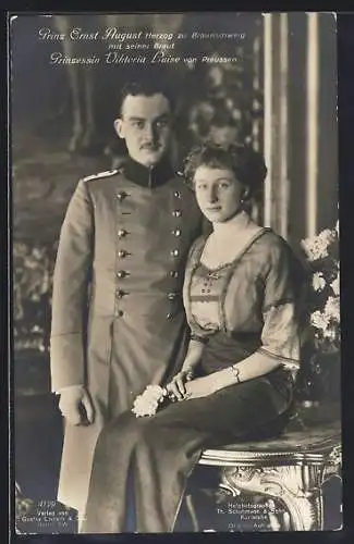 AK Prinz Ernst August, Herzog zu Braunschweig mit seiner Braut Prinzessin Viktoria Luise von Preussen