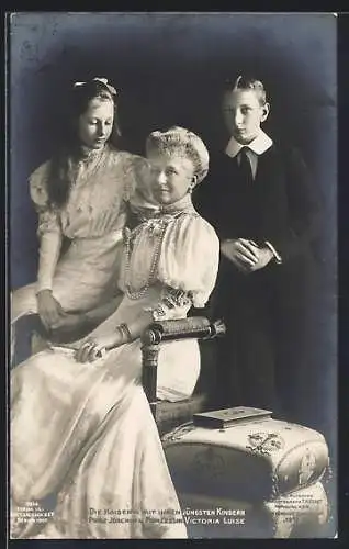 AK Kaiserin Auguste Victoria von Preussen mit Prinz Joachin und Prinzessin Victoria Luise