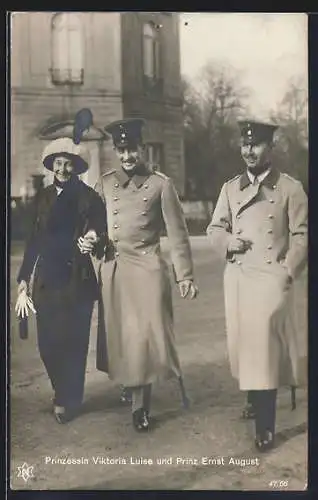 AK Prinzessin Viktoria Luise und Prinz Ernst August im Uniformmantel mit Schirmmütze