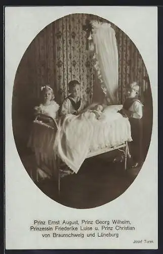 AK Prinz Ernst August, Prinz Georg Wilhelm, Prinzessin Friederike Luise und Prinz Christian als Kinder am Babybett