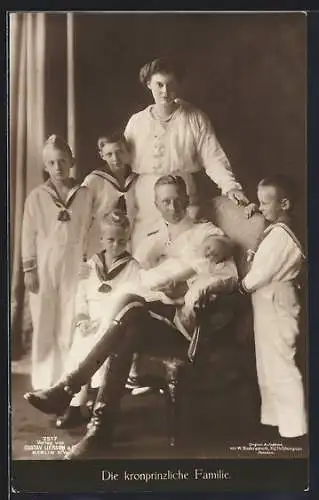 Foto-AK Kronprinz Wilhelm von Preussen und Cecilie mit ihren Kindern