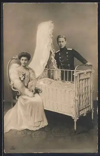 AK Kronprinz Wilhelm und Kronprinzessin Cecilie von Preussen am Babybett