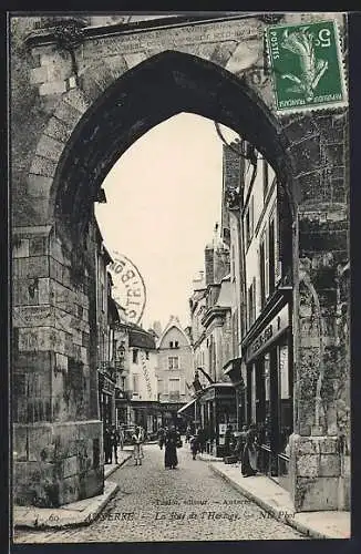 AK Auxerre, La Rue de l`Horloge, Strassenpartie