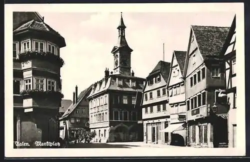 AK Aalen, Strasse am Marktplatz mit Rathaus