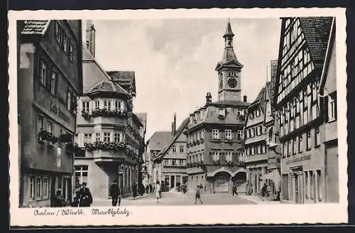 AK Aalen /Württ., Strasse am Marktplatz mit Rathaus