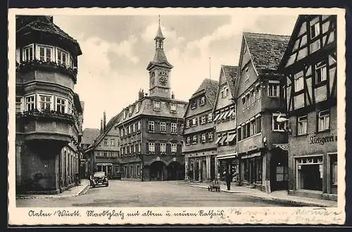 AK Aalen /Württ., Strasse am Marktplatz mit altem und neuem Rathaus