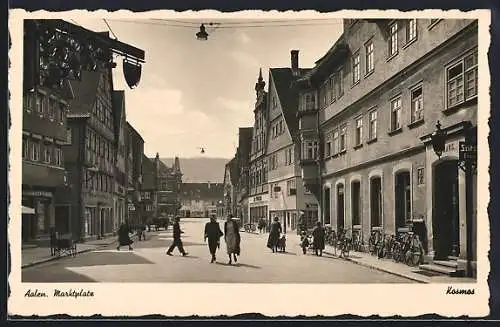 AK Aalen /Württ., Strasse am Marktplatz mit Rathaus und Heimat- & Schubart-Museum