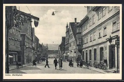 AK Aalen, Strasse am Marktplatz mit Rathaus und Museum