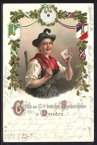 AK Schützin in Tracht mit geschultertem Gewehr und Zielscheibe in Händen