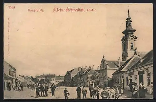 AK Klein-Schwechat /O.-Oe., Gasthaus und Passanten auf dem Hauptplatz
