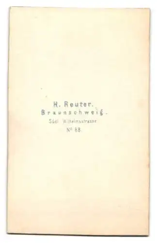 Fotografie H. Reuter, Braunschweig, Südliche Wilhelmstrasse 88, Eleganter Herr mit Zylinder