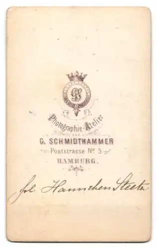 Fotografie G. Schmidhammer, Hamburg, Poststrasse 5, Dame mit Haube und Umhang