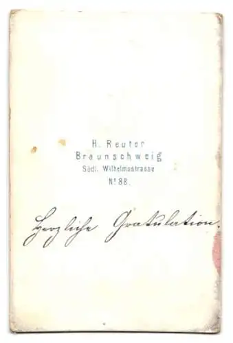 Fotografie H. Reuter, Braunschweig, Südliche Wilhelmstrasse 88, Dame in elegantem Kleid