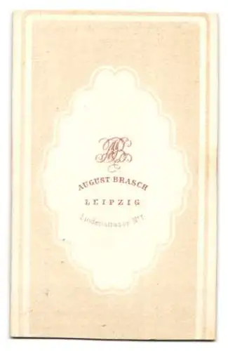 Fotografie August Brasch, Leipzig, Lindenstrasse Nr. 7, Frau mit Kind im Studio